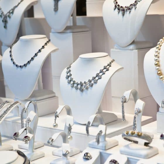 Beratung bei Schmuck Uhren Maier